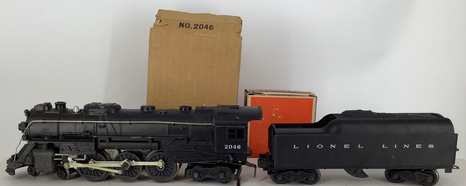 Lionel postwar 2046 engine with a 2046W tender, both (1 of 1)