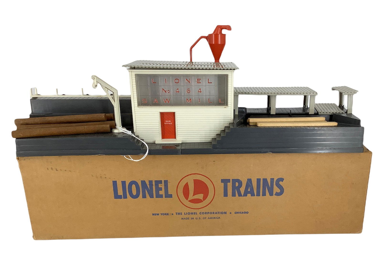Lionel postwar O gauge 464 sawmill with lumber, with (1 of 1)
