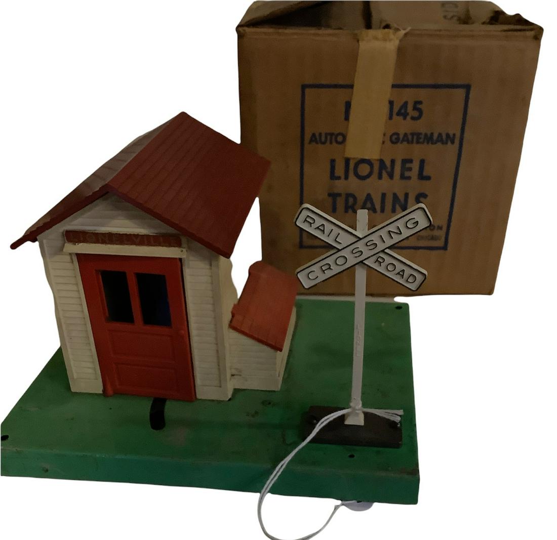 Lionel postwar 145 gateman with original box. (1 of 1)