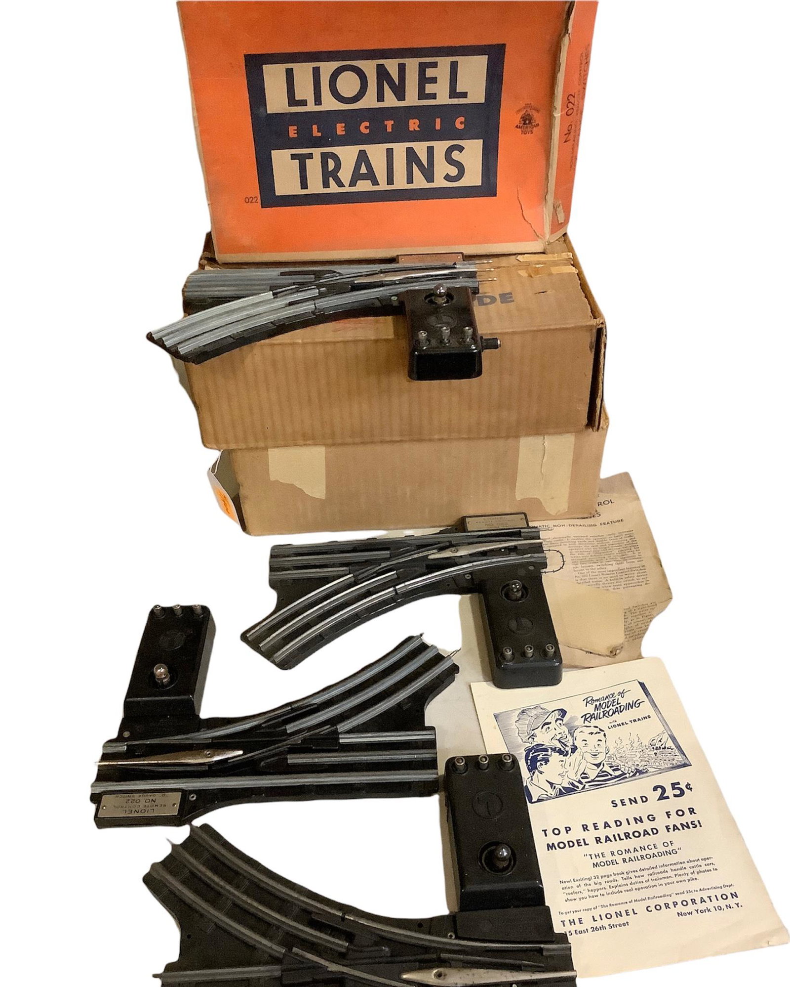 Three Lionel postwar 022 non-derailing remote control O (1 of 1)