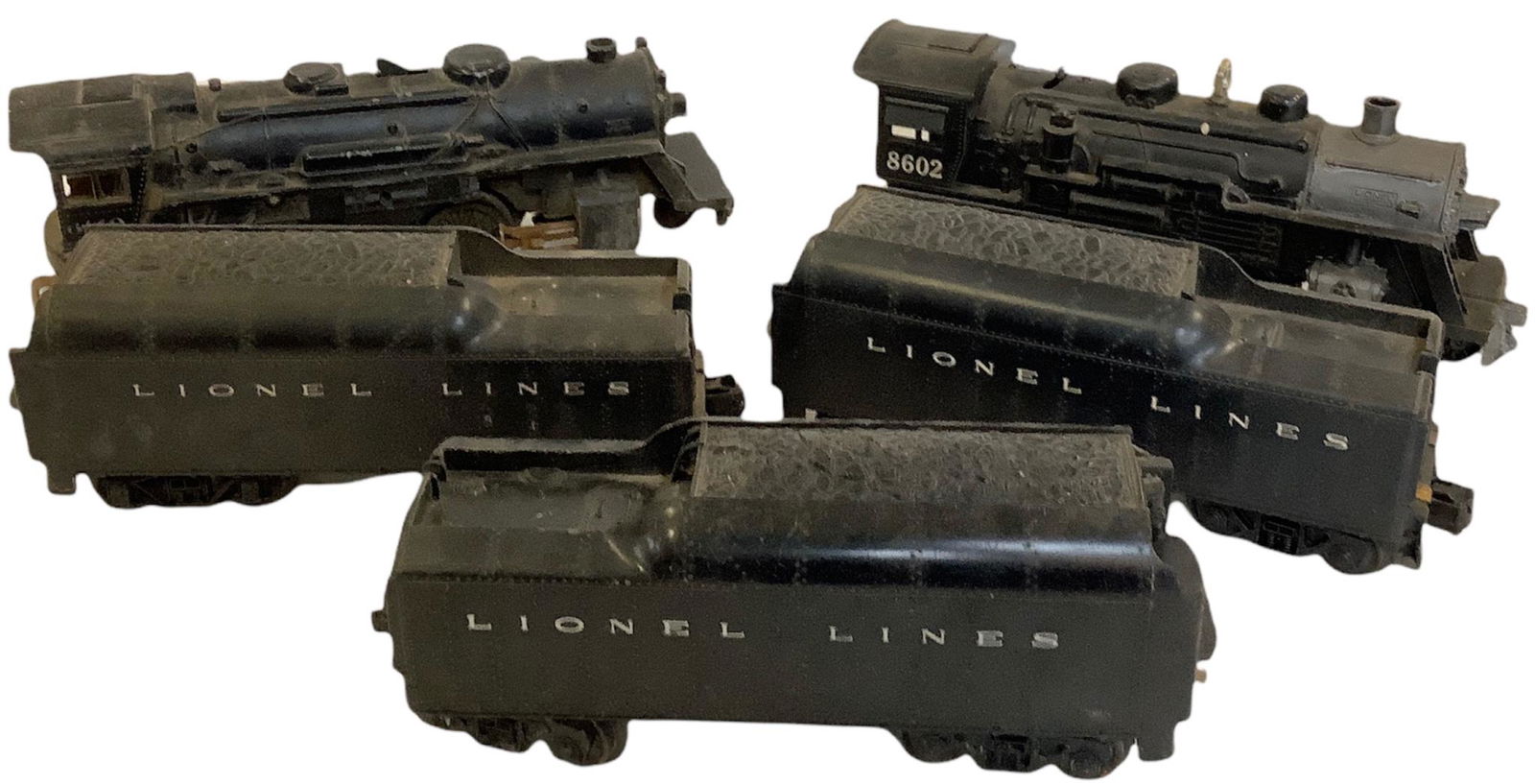 Lot of Lionel O gauge cars including 8602, 61100, (3) (1 of 2)