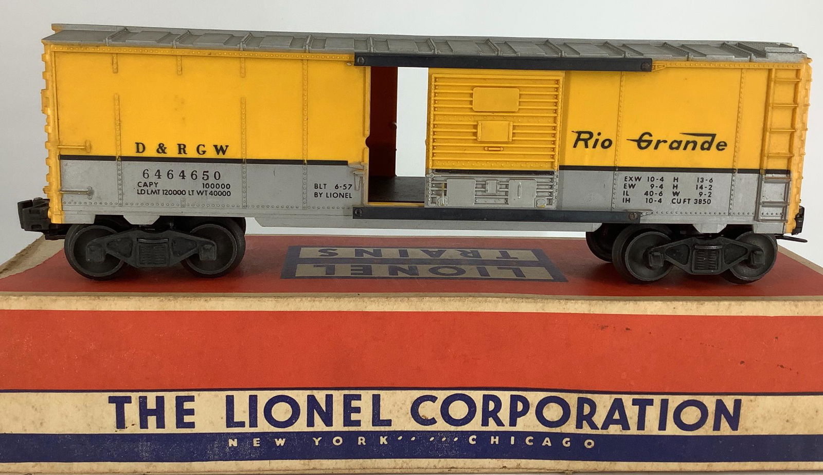 Lionel postwar 6464-650 D&RGW box car, with original (1 of 1)