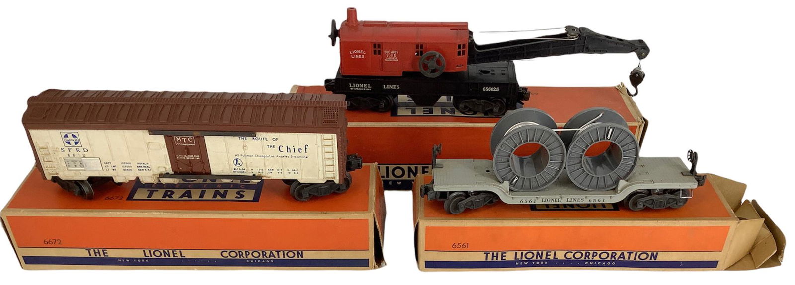 Lionel postwar 6561 cable car, grey reels, 6672 Santa (1 of 1)