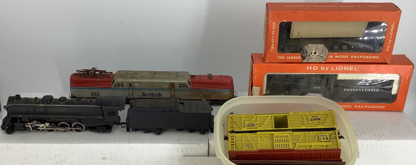 HO train cars and engines, various conditions, (1 of 1)