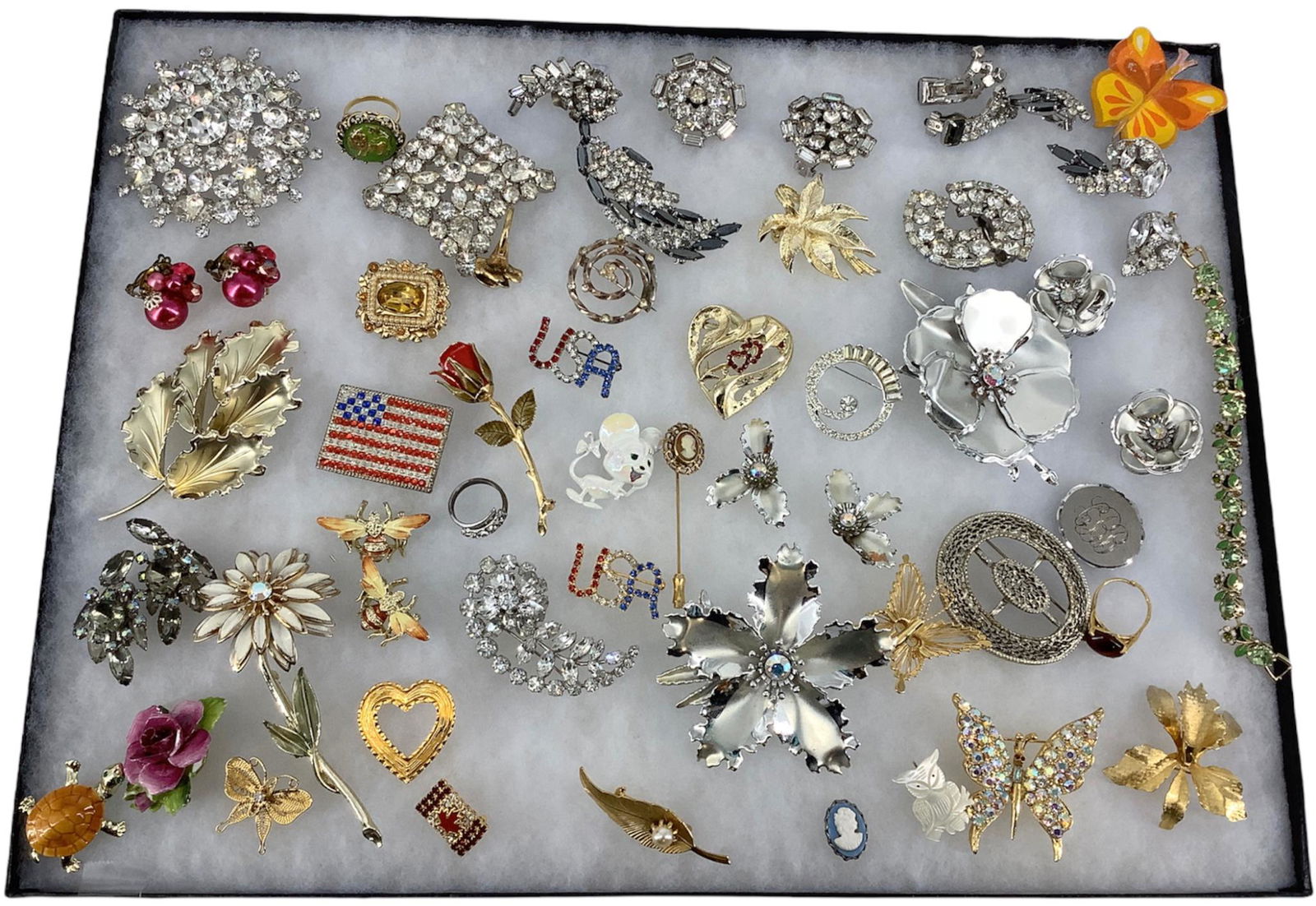 Vintage Pins & Accessories (1 of 1)