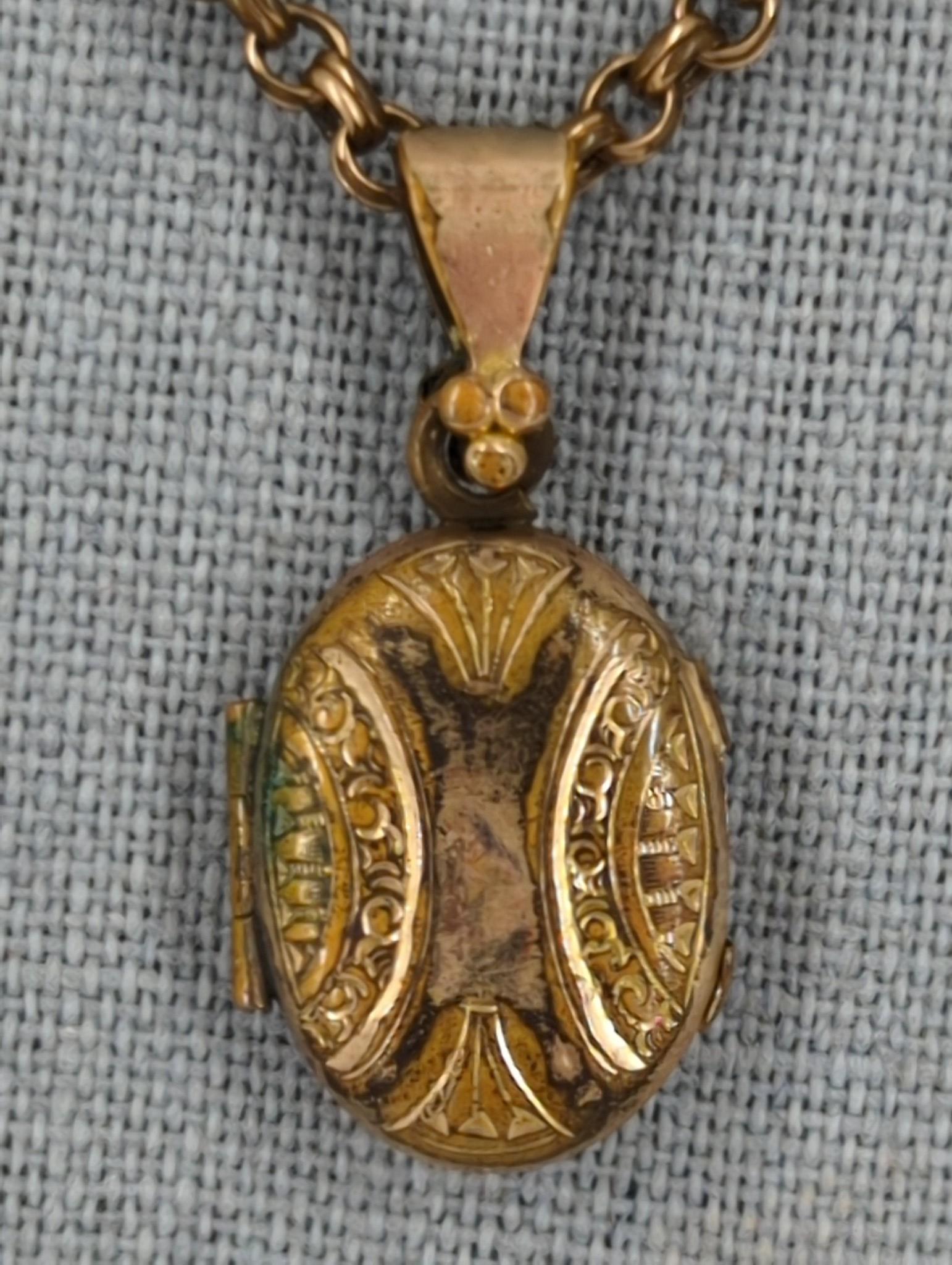 Antique Gold Filled Locket (1 of 4)