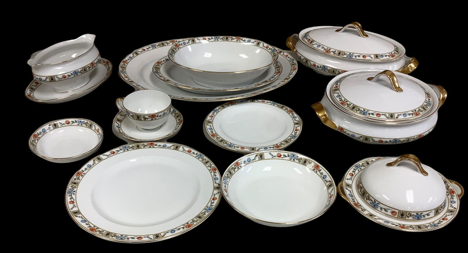 92 pieces Royal Bayreuth Bavaria Porcelain china dinnerware with serving pieces. A few pieces with (1 of 1)