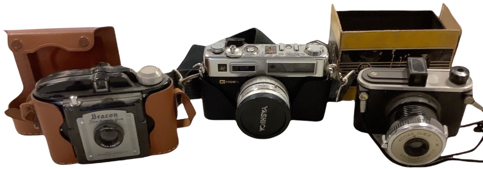 Lot of 3 vintage cameras with cases. (1 of 1)