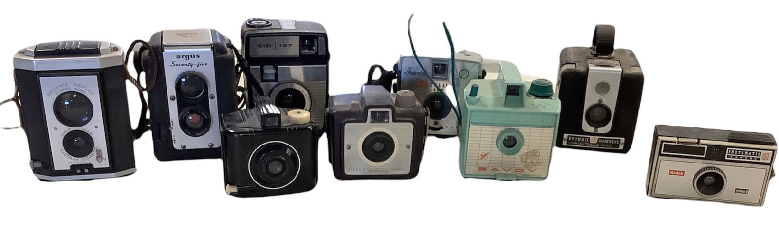 Lot of 9 vintage cameras. (1 of 1)