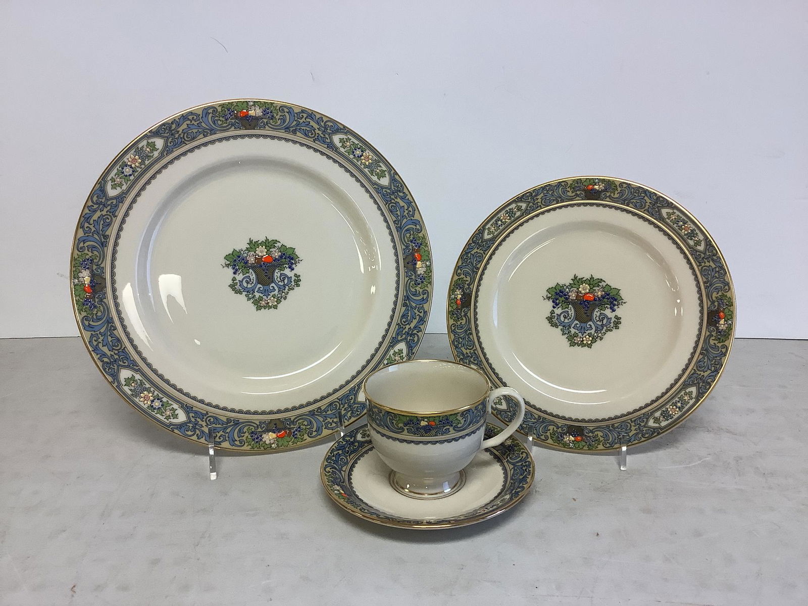 Lenox dishware, Presidential Collection Ã¬Autumn", including 12 teacups, 12 saucers, 12 dessert (1 of 4)