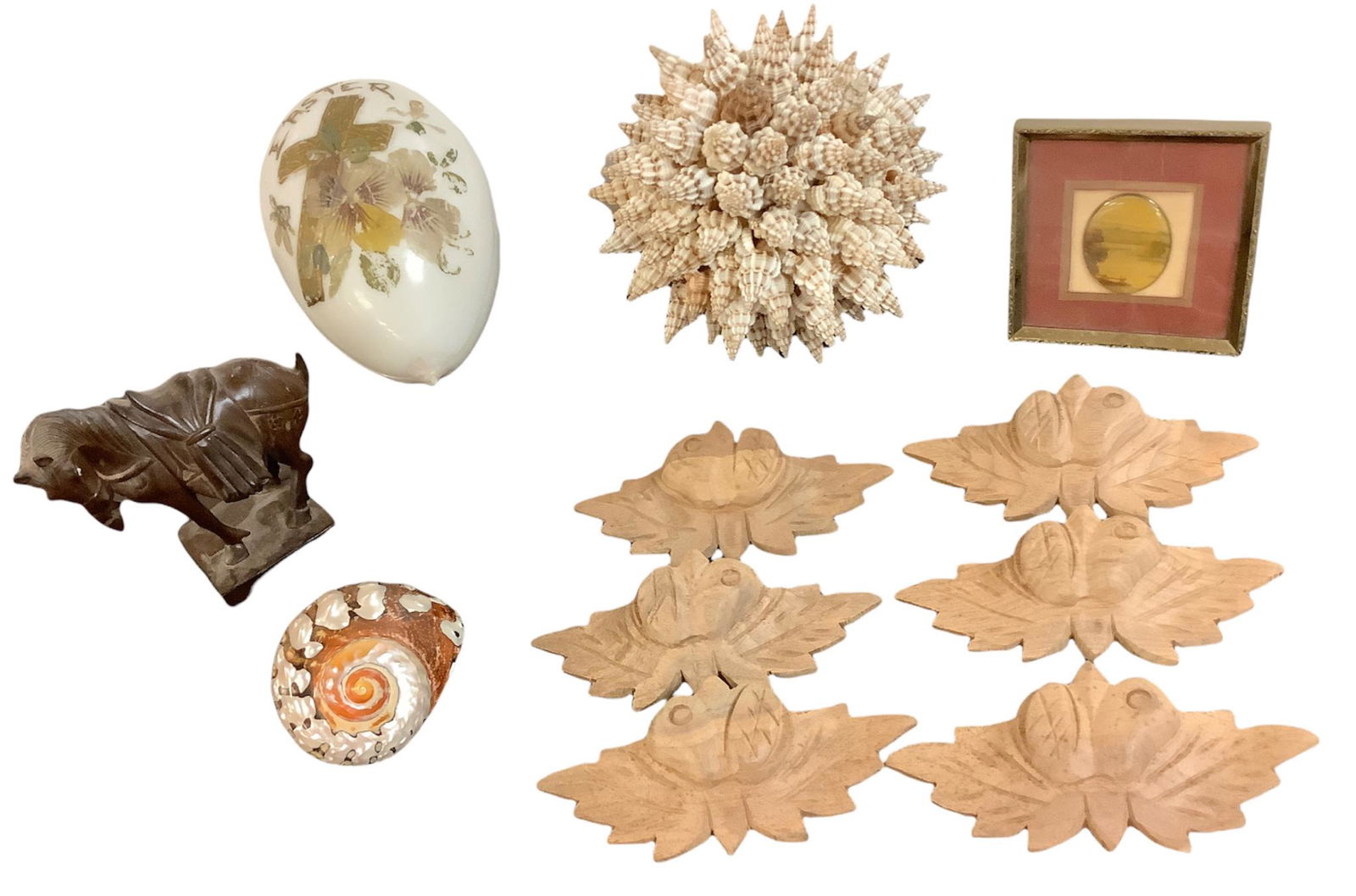 Lot of seashell decorations blowing glass Easter egg and some wood carving items. (1 of 1)
