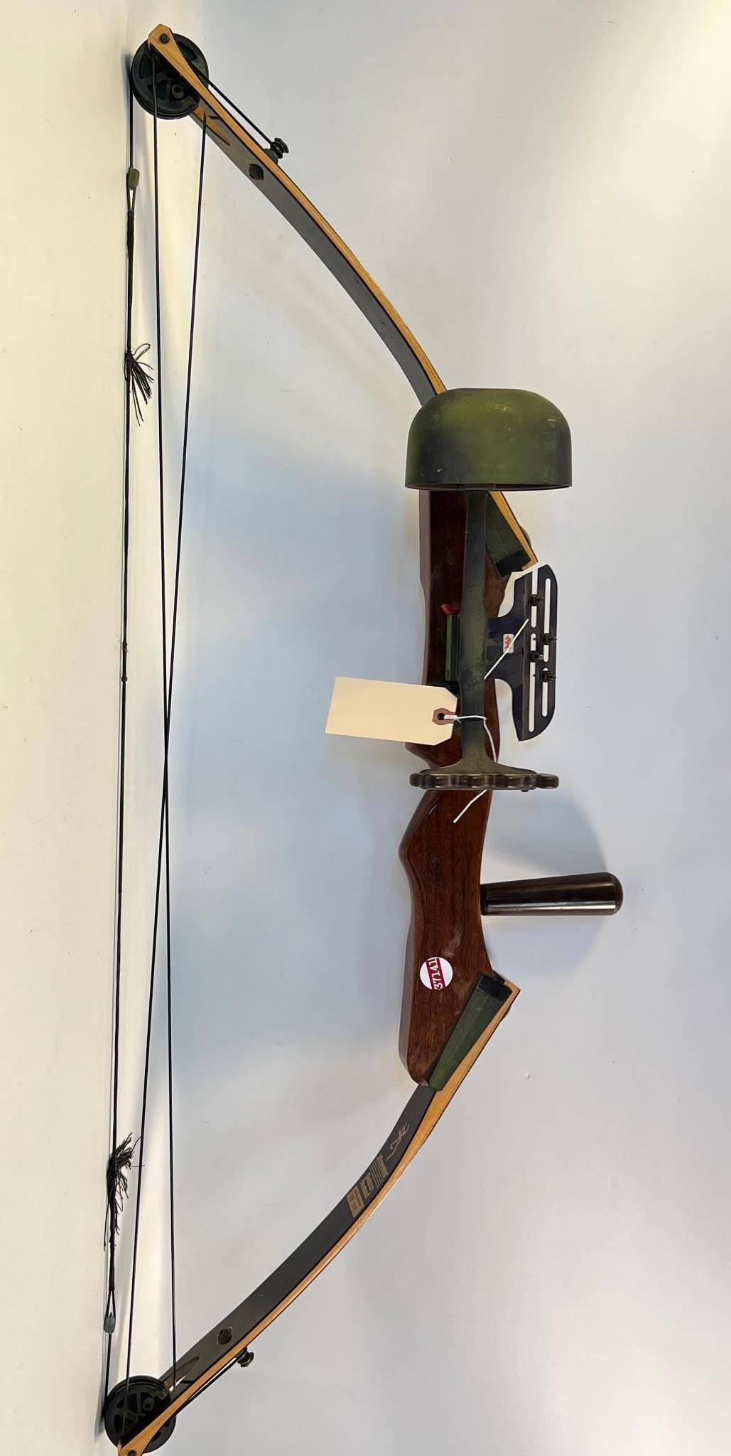 Browning Model Deluxe Nomad Compound Bow SN: L8B 5848: Browning Model Deluxe Nomad Compound Bow SN: L8B 5848