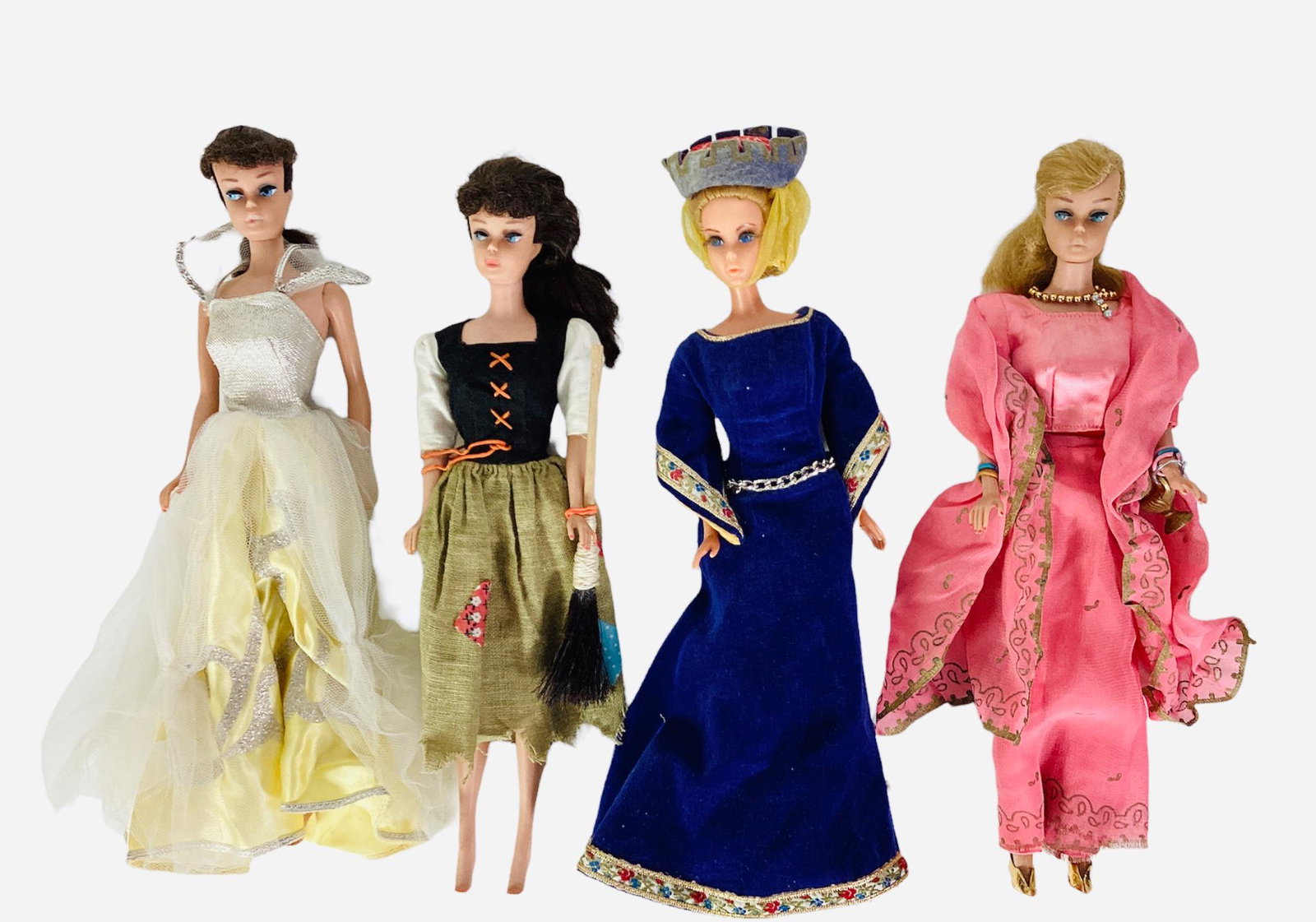 (4) (1) Little Theatre Costumes (1) 6/7 Brunette Barbie in a loose ponytail see no issue w/Barbie.: (4) (1) Little Theatre Costumes (1) 6/7 Brunette Barbie in a loose ponytail see no issue w/Barbie. Barbie wearing (Poor)Cinderella needs a new hairdo. Comes with broom.(1) Brunette Barbie with a parti