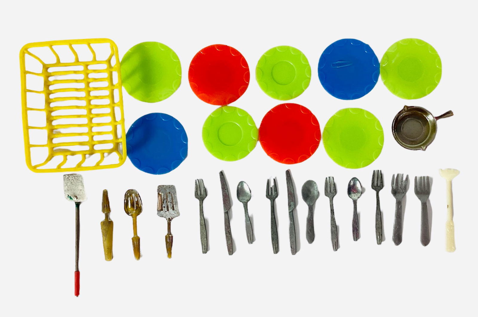 Vintage 1960's Barbie Doll Deluxe Reading Dream Kitchen accessories including yellow drain tray, 9 (1 of 1)