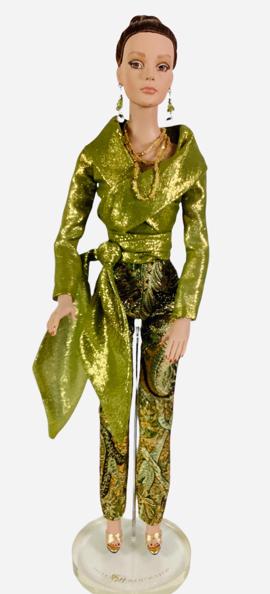 16" Tonner Sydney Chase doll. In good condition, there is a couple little spots on front of blouse: 16" Tonner Sydney Chase doll. In good condition, there is a couple little spots on front of blouse (see picture). No box.