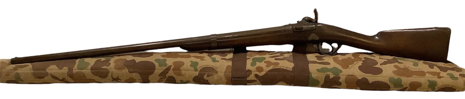 Snyder, breech loading shot gun 12 gauge single shot shot gun, SN: None. Does not work, cracked: Snyder, breech loading shot gun 12 gauge single shot shot gun, SN: None. Does not work, cracked stock, and soft case. **********Does not need called in.***********