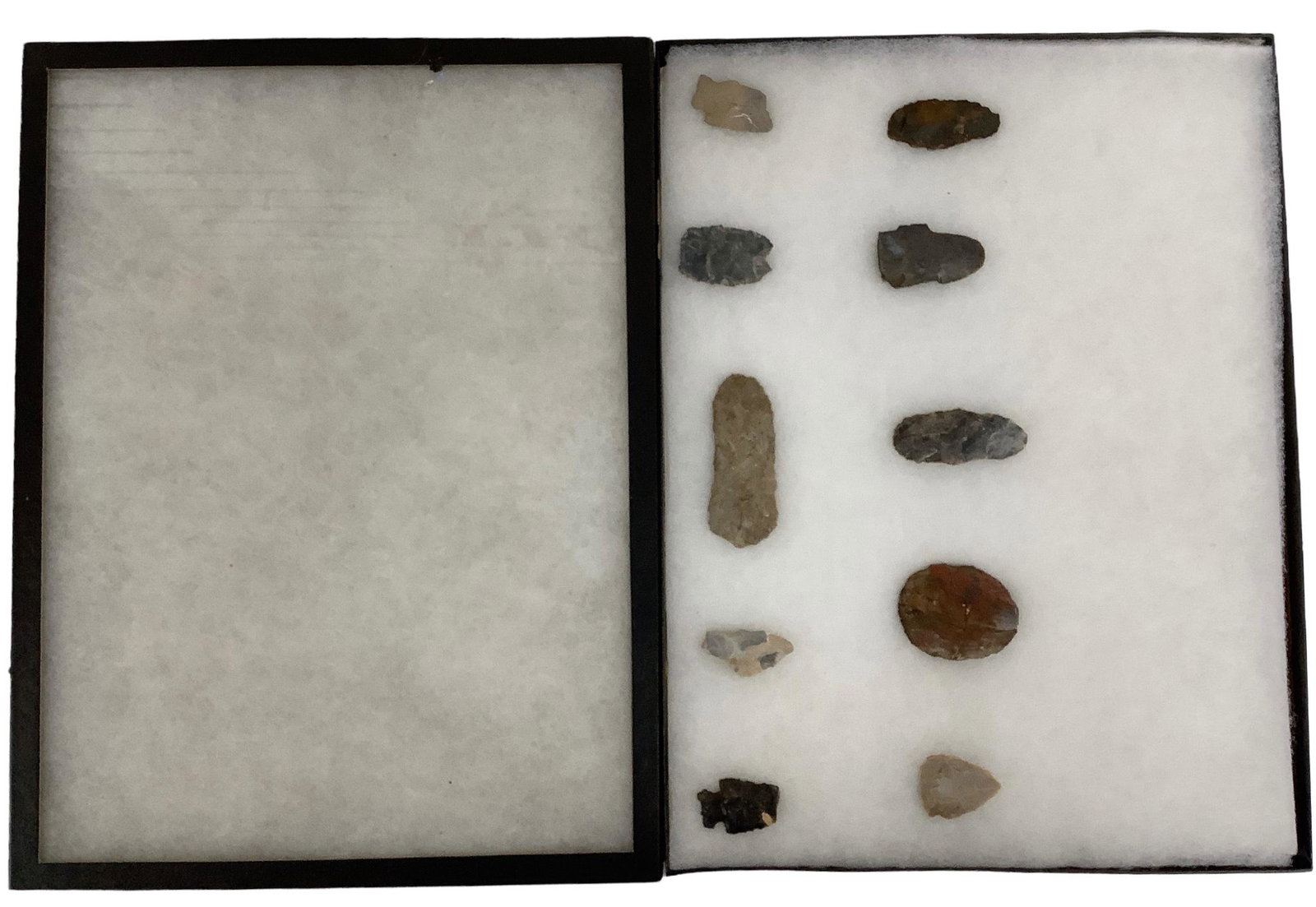 Lot including a 12" x 16" display box with 10 fragments of flint points and blades and an empty 12": Lot including a 12" x 16" display box with 10 fragments of flint points and blades and an empty 12" x 16" display box.
