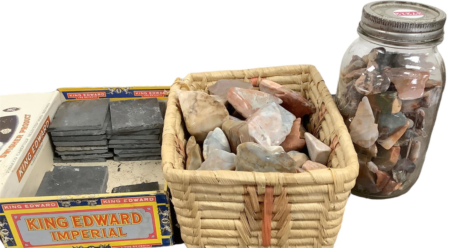 Lot of polished flint from the Flint Ridge area and 25 pieces of slate, each approximately 2.5" x: Lot of polished flint from the Flint Ridge area and 25 pieces of slate, each approximately 2.5" x 2".