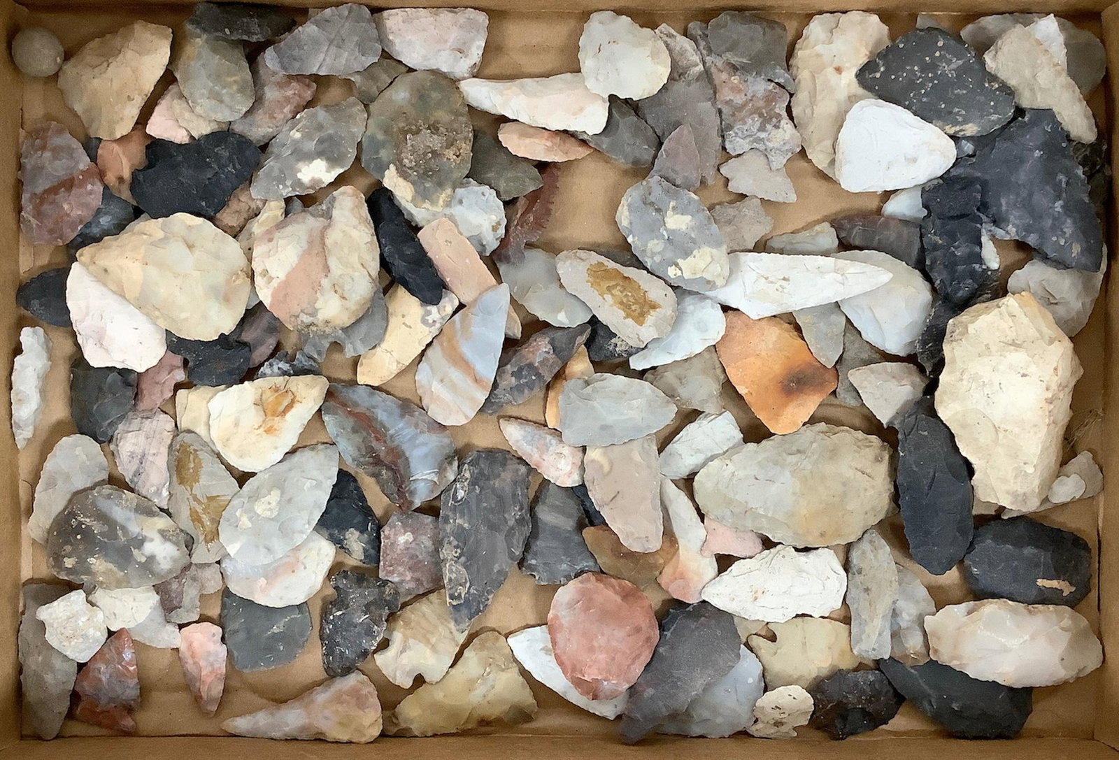 Lot of Flint Ridge area prehistoric field find points.: Lot of Flint Ridge area prehistoric field find points.