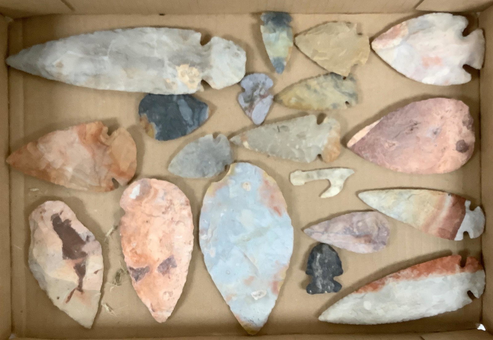 Lot of modern Flint Ridge area points and blades and a fish hook.: Lot of modern Flint Ridge area points and blades and a fish hook.