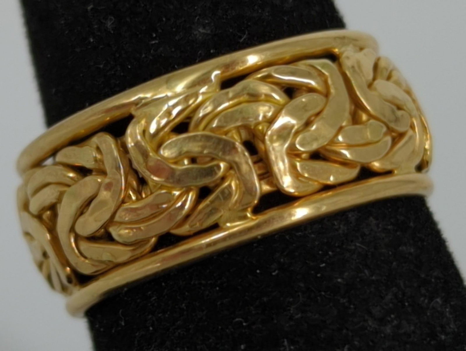 18kt Yellow Gold Ring (1 of 4)