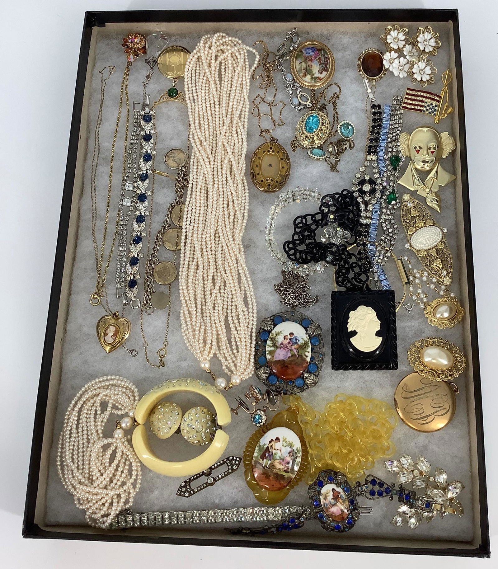Vintage Pins & Accessories (1 of 3)