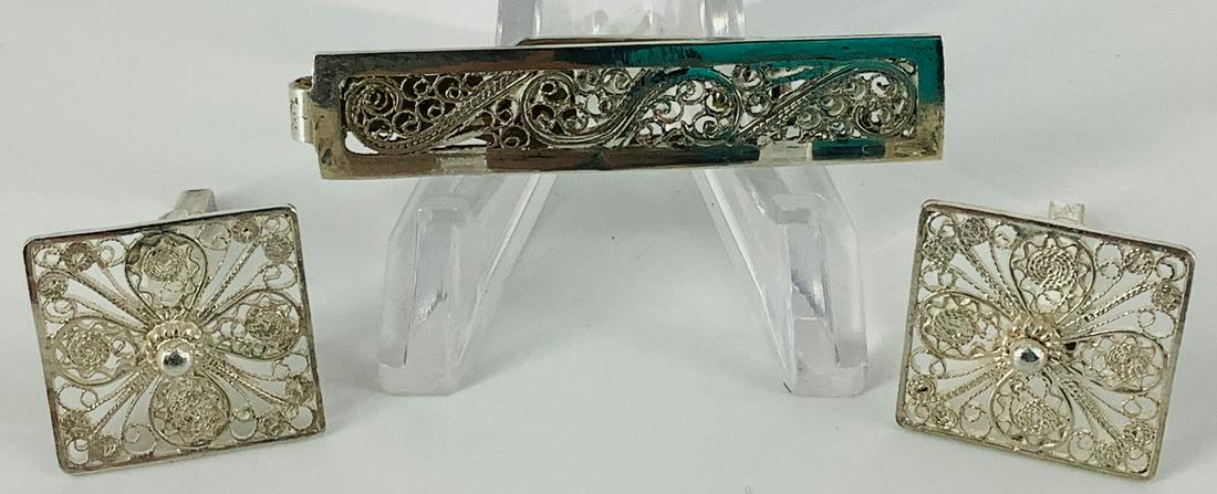 Vintage Silver Filigree Style MenÃ­s Cufflinks & Tie-Bar: Vintage Silver Filigree Style MenÃ­s Cufflinks & Tie-Bar Square toggle back cufflinks (tops - 19.1mm) with a closet matched tie-bar measuring (50mm in length) electronically tests as 80% silver +, 0