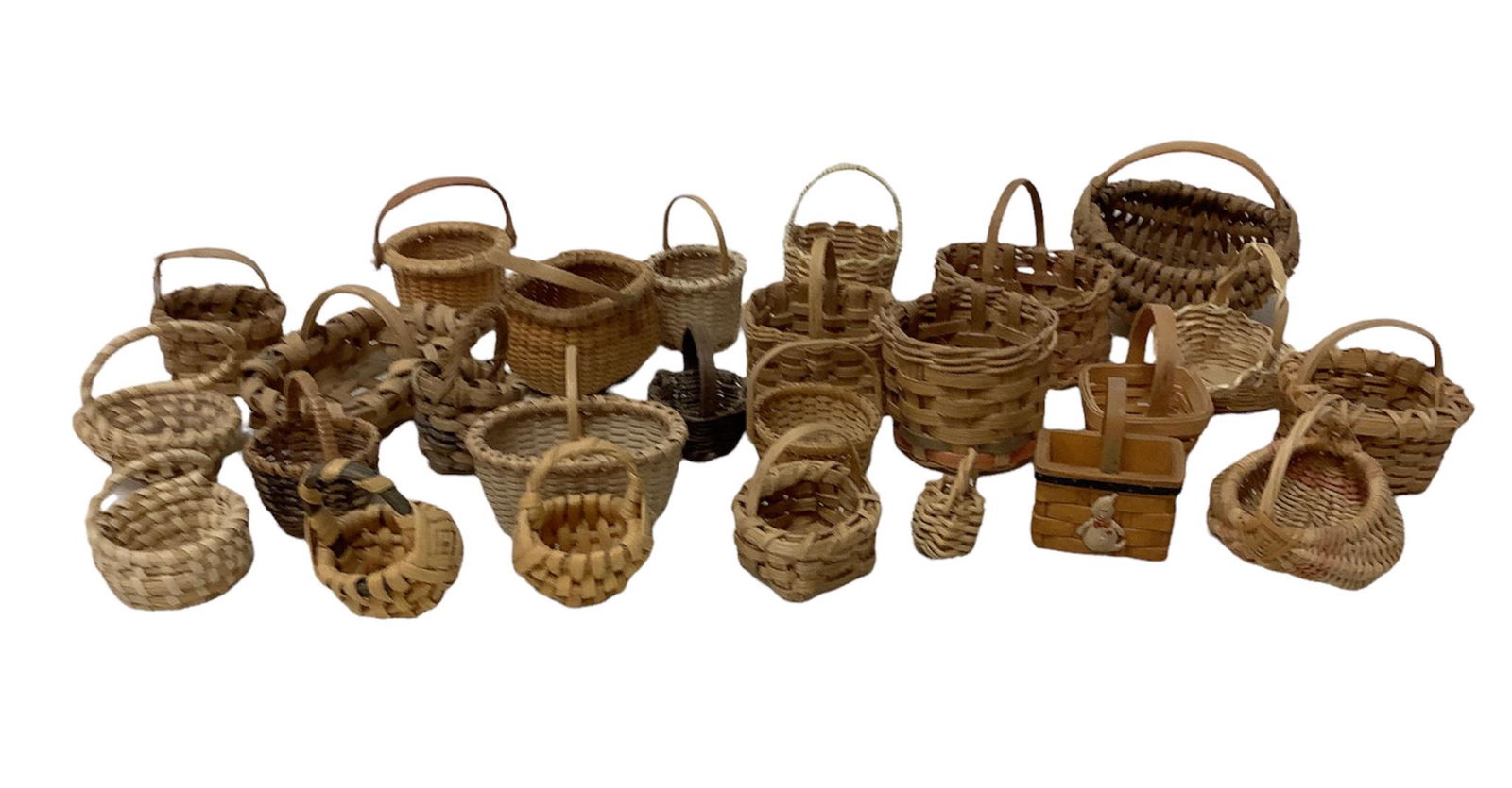 Variety Lot of vintage hand woven basket miniatures. 25 woven baskets, 1 ceramic. (1 of 4)