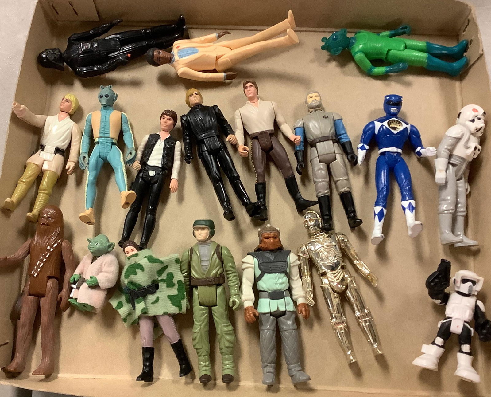 Lot of Vintage Star Wars character figurines. (1 of 1)