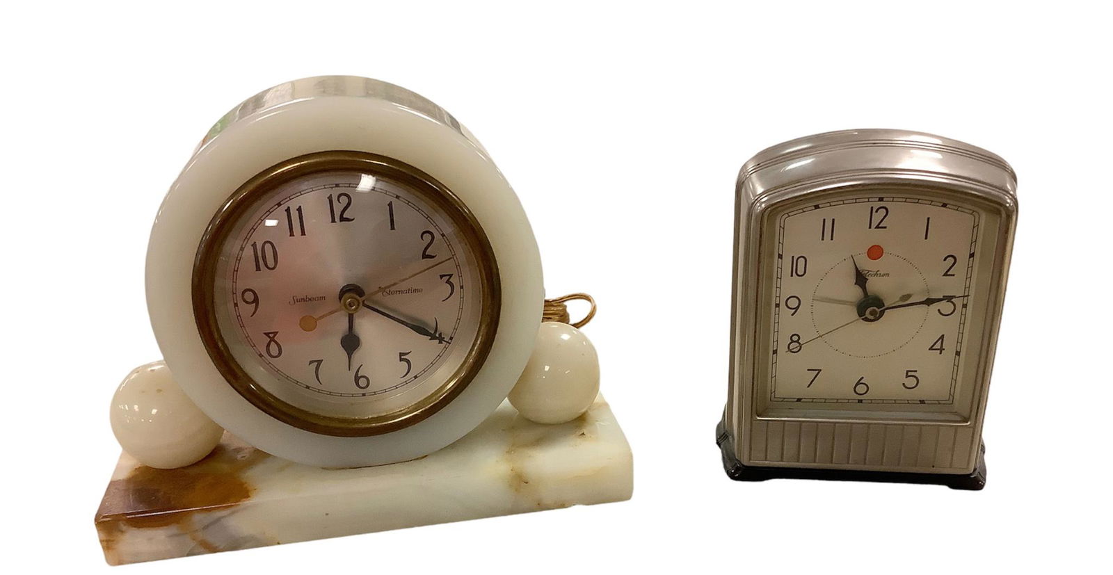 Antique 2 clocks that do not work. Telechron clock and a Sunbeam clock. (1 of 1)