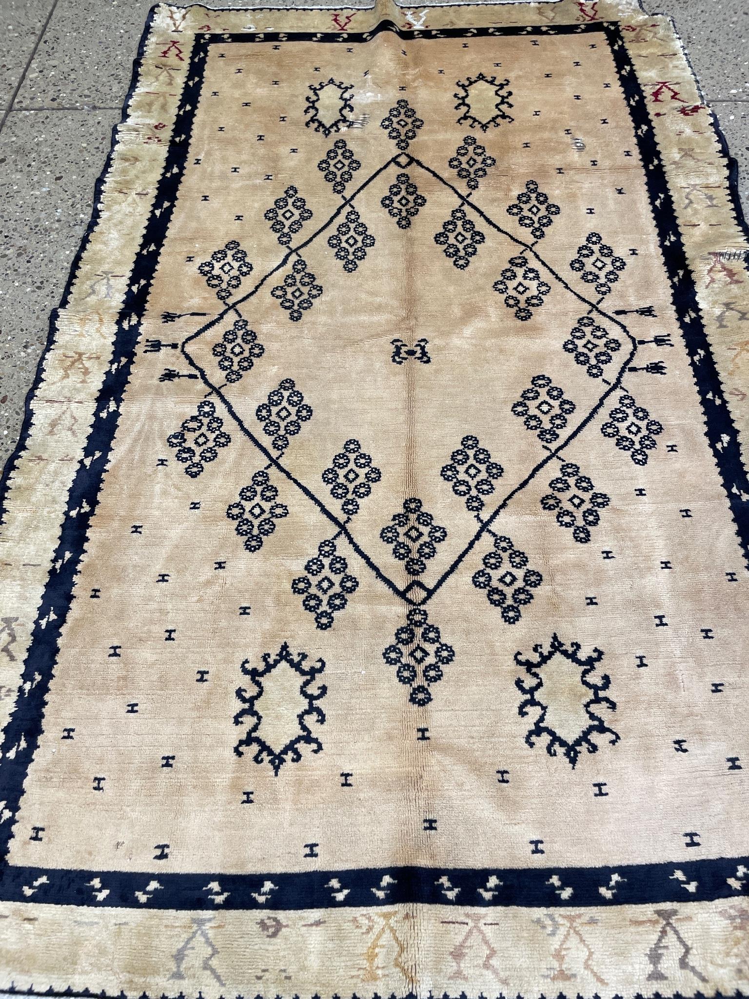 Oriental rug Antique Turkish Oushak, circa 1900's, 5' 3" x 8' 3".: Oriental rug Antique Turkish Oushak, circa 1900's, 5' 3" x 8' 3".