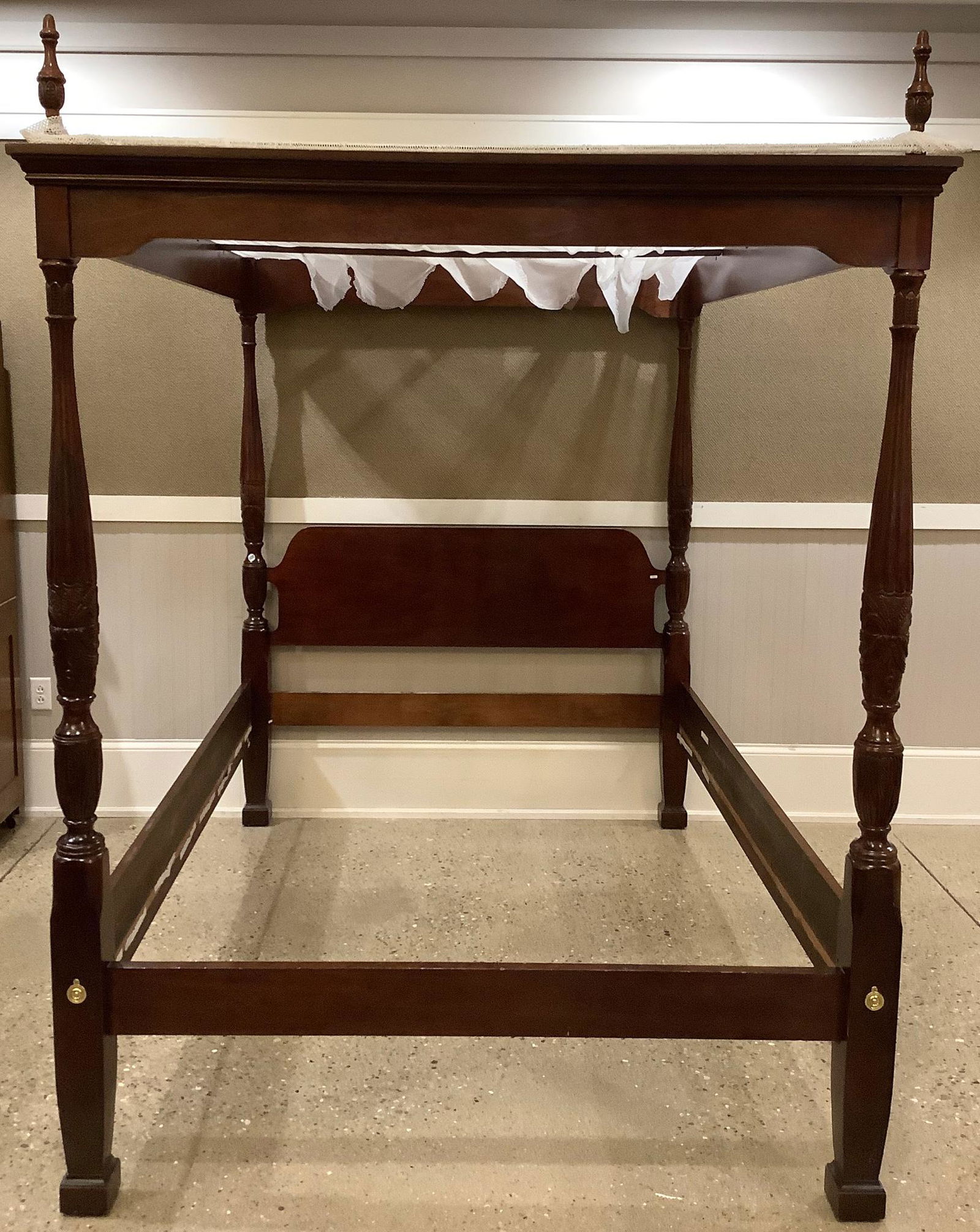 Sheraton style canopy Mahogany bed, Queen size, 62" x 89.5" x 88" (1 of 1)