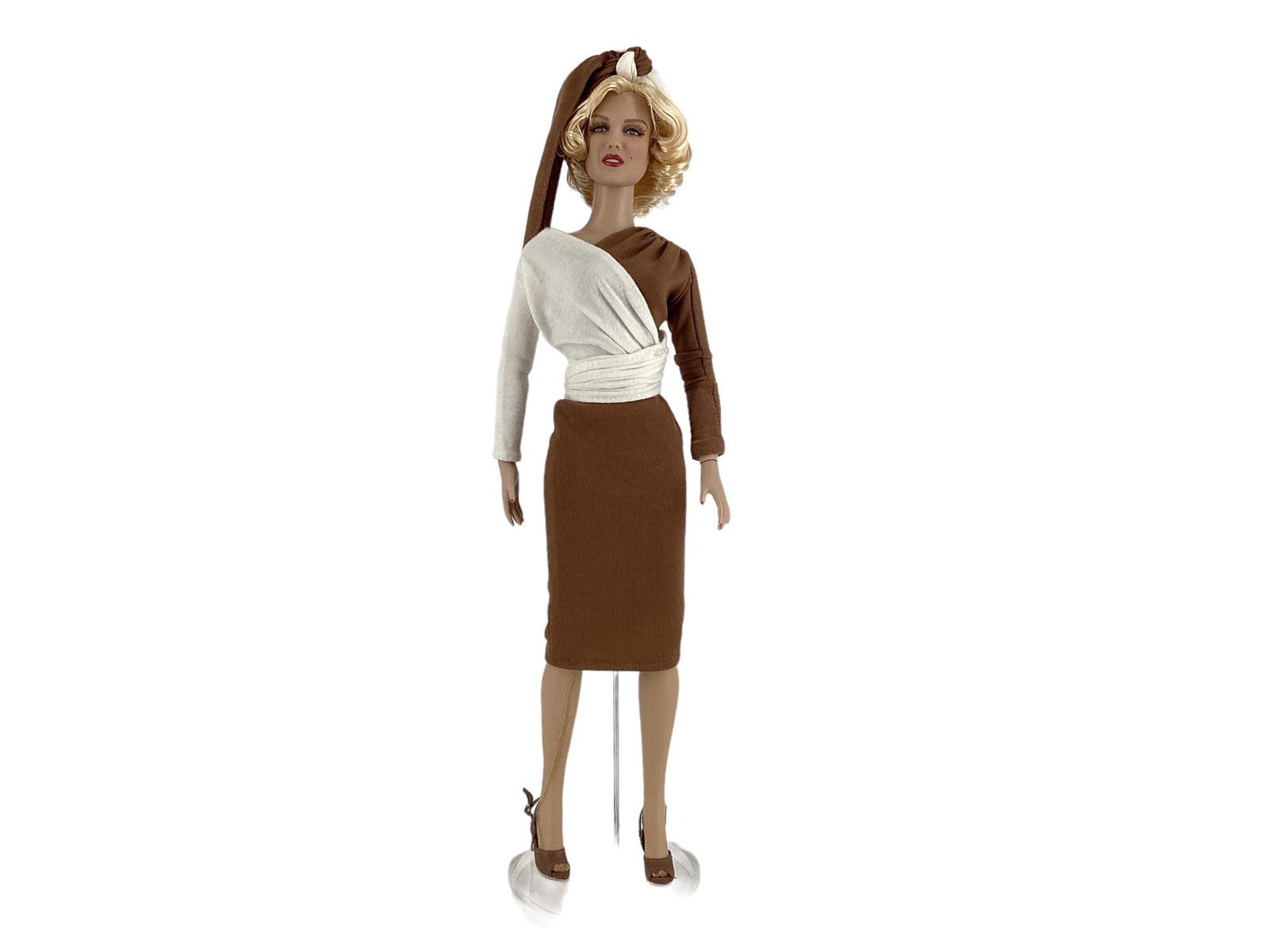 Blonde 16â€ Robert Tonner, Marilyn Monroe doll wearing tagged â€œDream Dressâ€ 2-piece brown & off: Blonde 16” Robert Tonner, Marilyn Monroe doll wearing tagged â€œDream Dress” 2-piece brown & off white cotton/polyester off one shoulder dress, wrap and matching turban, nude hose and