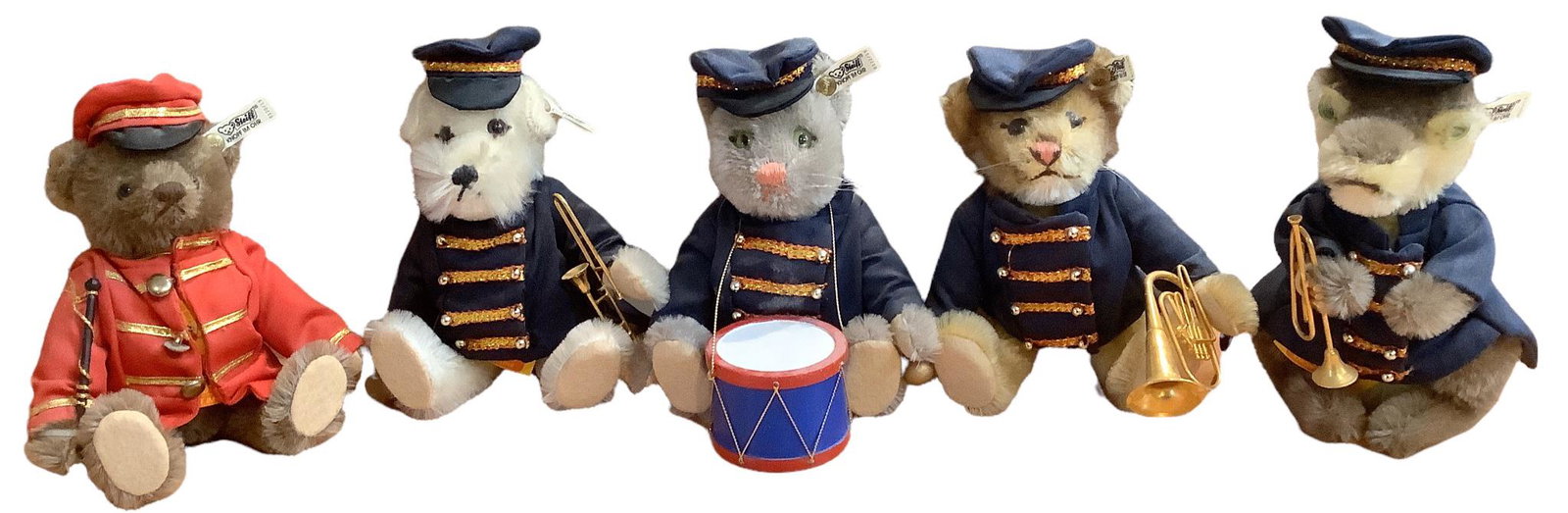 Steiff (5) golden age of the circus including bear bandmaster, dog bandmaster, cat bandmaster, lion (1 of 1)
