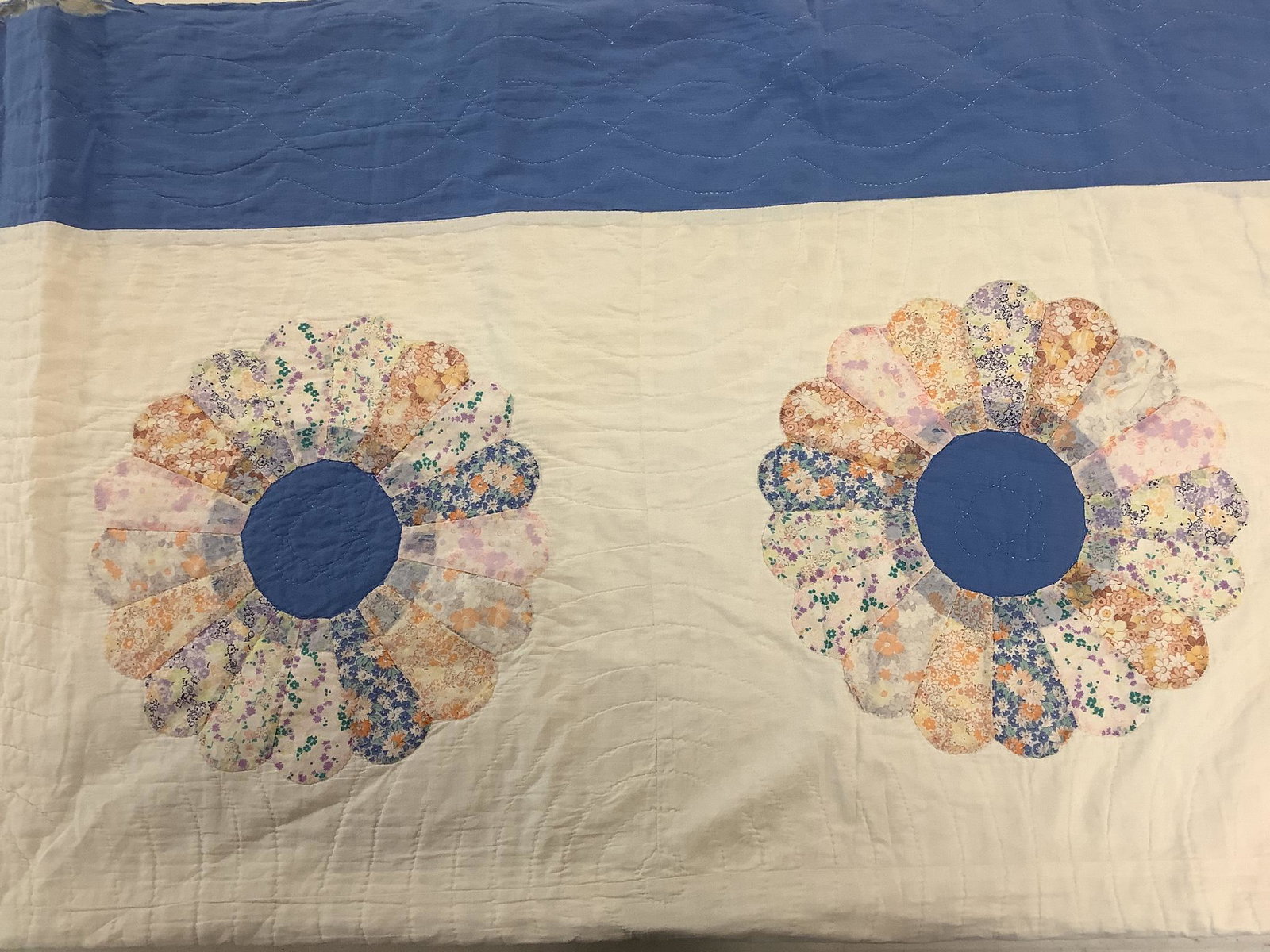 Dresden plate white and blue quilt. 76"x80". Does have a tear.: Dresden plate white and blue quilt. 76"x80". Does have a tear.