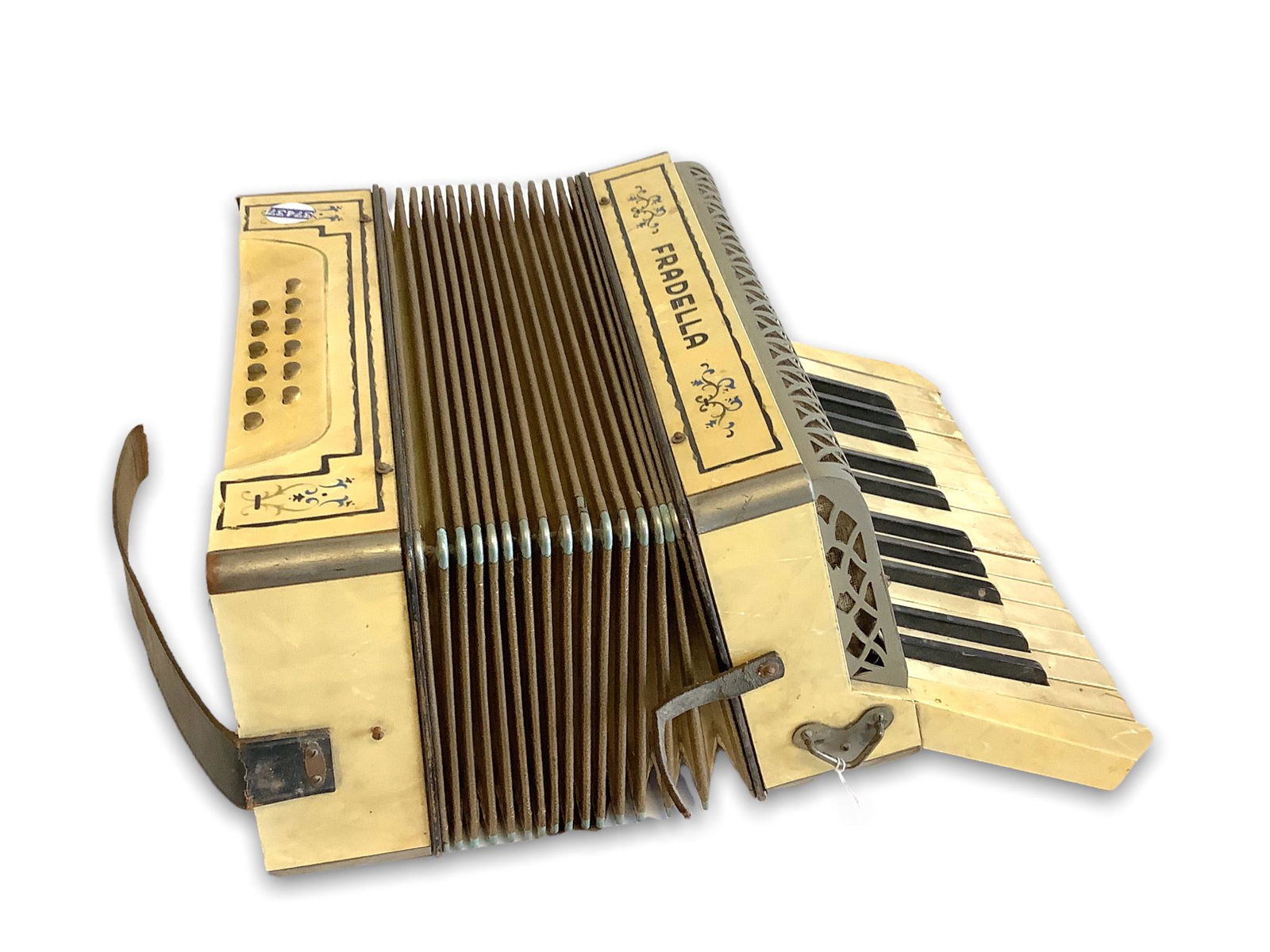 Vintage Fradella Accordion.Straps are broken. (1 of 2)