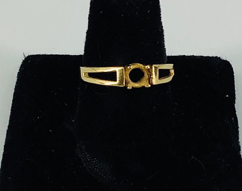 18kt Yellow Gold Ring Mount (1 of 5)