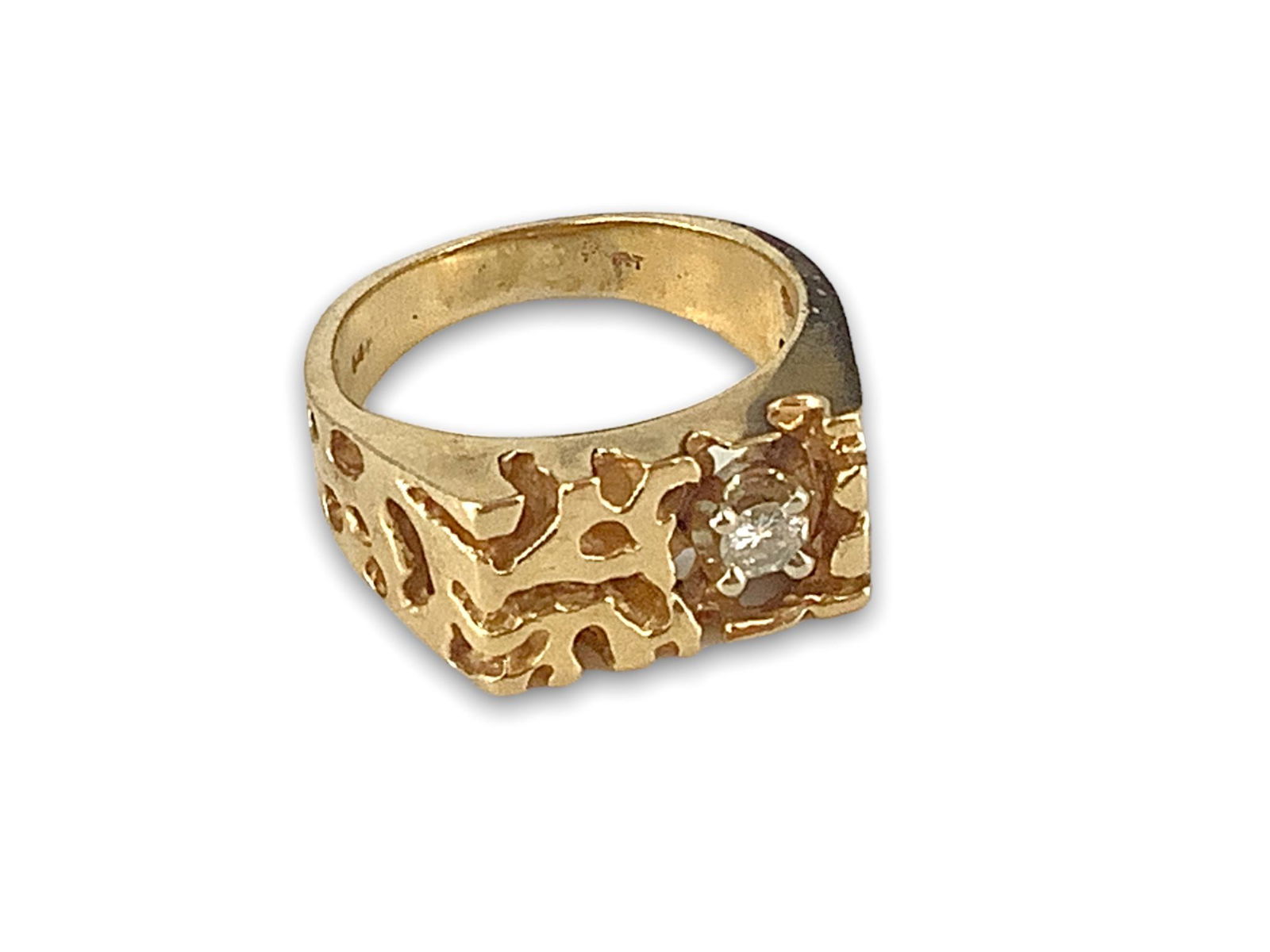 Vintage 14kt Yellow Gold Nugget Style Ring With a Diamond Accent (1 of 3)