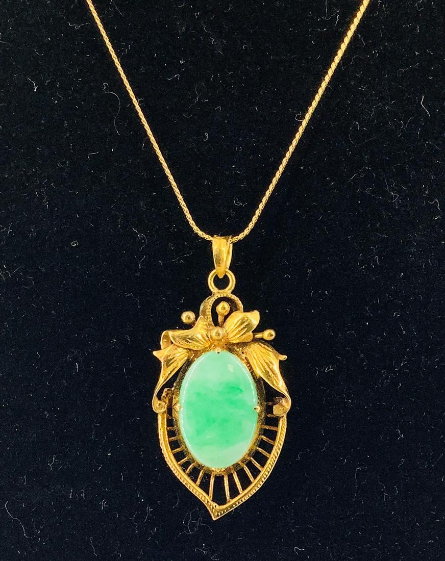 Gold Necklace With a Jade Pendant (1 of 5)