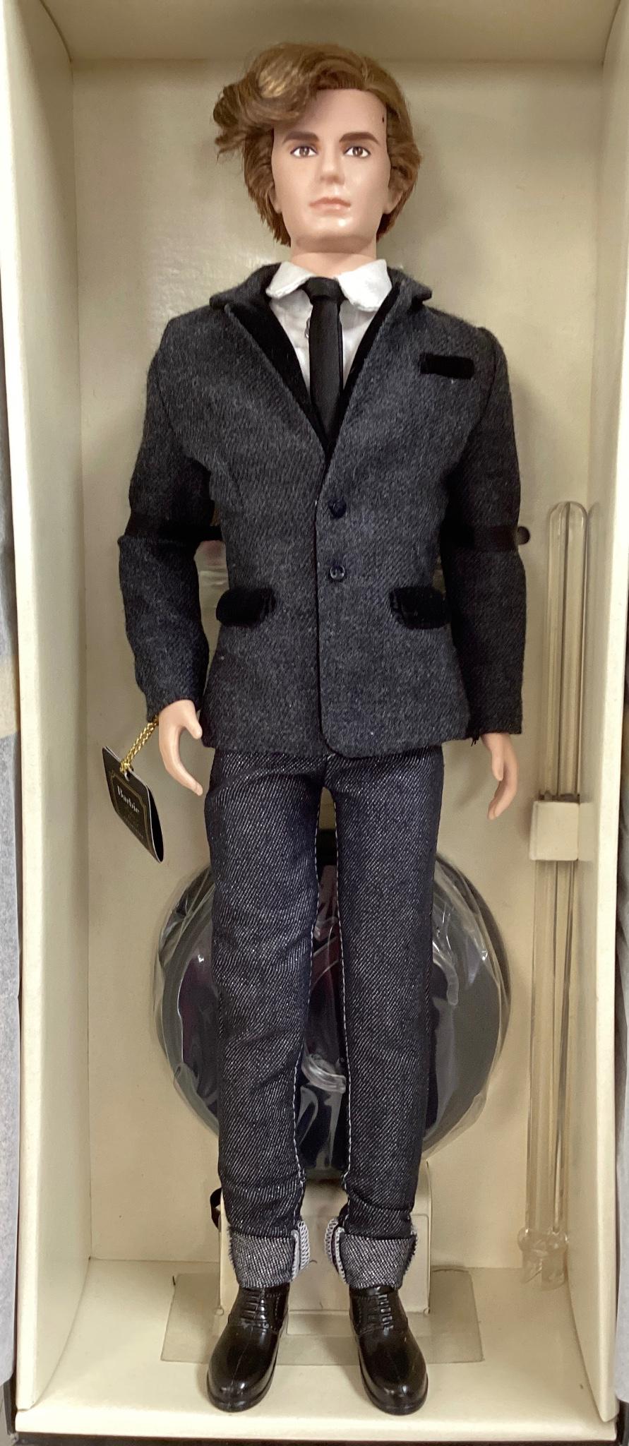 BFMC Silkstone Gianfranco Ken,a gold label with no more than 3,300 worldwide. Ken wears an Italian: BFMC Silkstone Gianfranco Ken,a gold label with no more than 3,300 worldwide. Ken wears an Italian inspired outfit, with a brushed grey cotton blazer, white tailored shirt w/satin black tie & indigo j