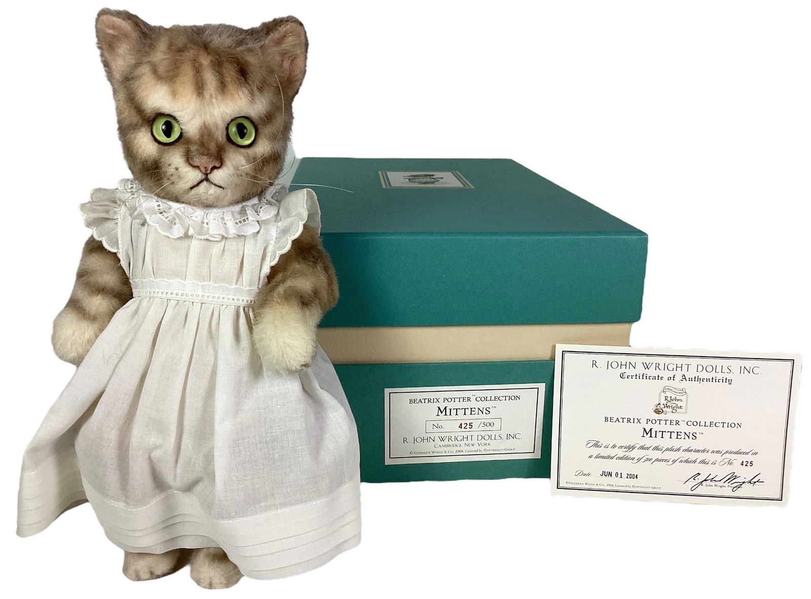 R. John Wright Dolls, Beatrix Potter Collection "Mittens" No.425/500. With COA and original box.: R. John Wright Dolls, Beatrix Potter Collection "Mittens" No.425/500. With COA and original box.