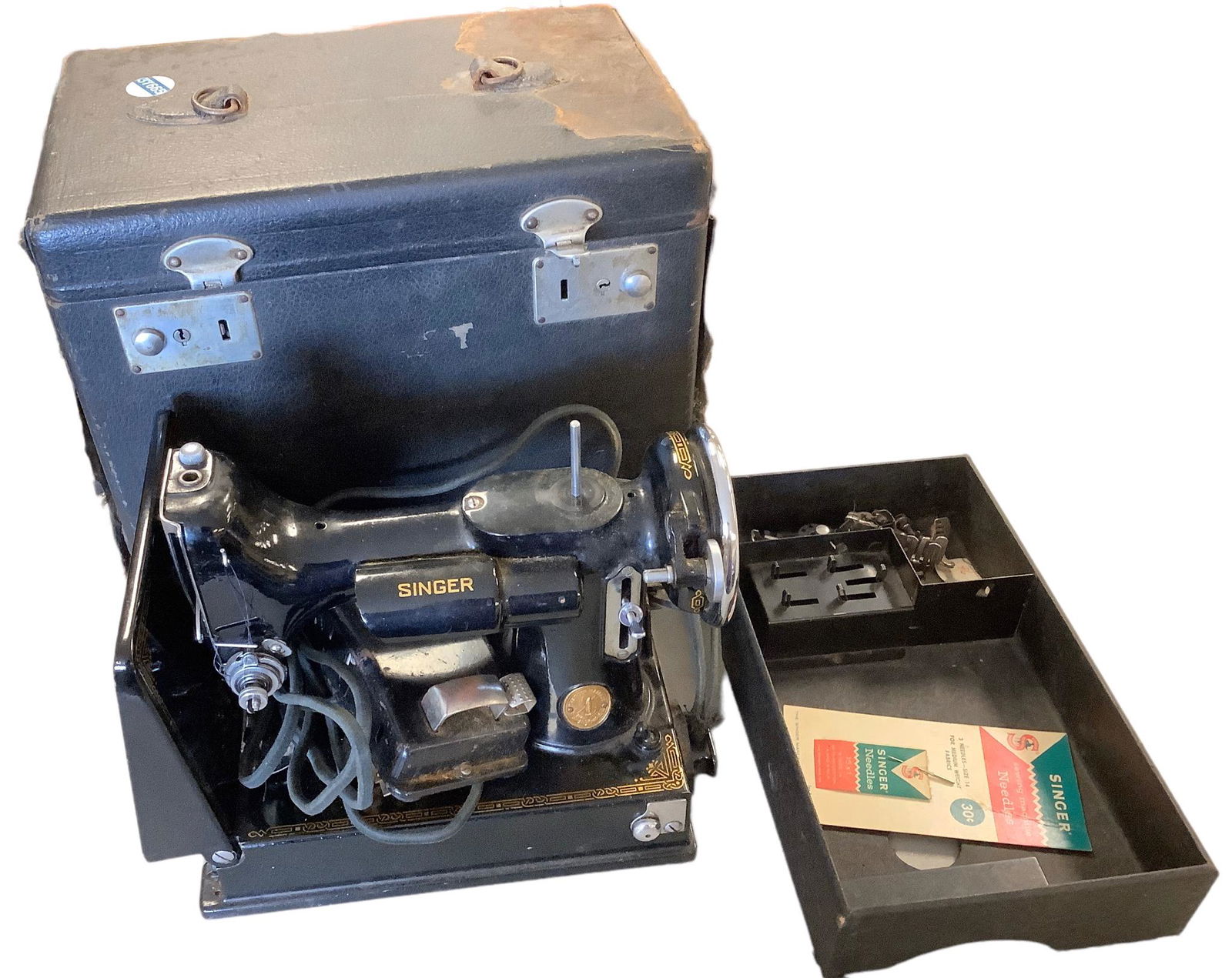 Vintage featherweight Singer sewing machine w/ carry case & parts (1 of 1)