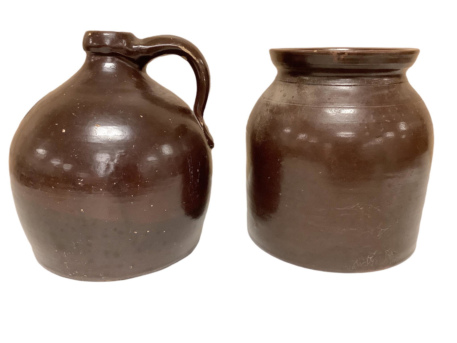 Lot of 2 stoneware crocks, chips present, 8.75" & 9.25"h: Lot of 2 stoneware crocks, chips present, 8.75" & 9.25"h