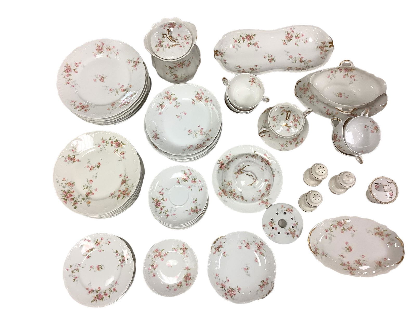 Lot of Theodore Haviland Limoges china consisting of 6 - 9" plates, 8 - 8" plates, 4 - 6 1/2": Lot of Theodore Haviland Limoges china consisting of 6 - 9" plates, 8 - 8" plates, 4 - 6 1/2" plates, 7 saucers, 6 bowls, 1 handled bowl, 1 - 8 5/8" oval server, 1 12 3/8" oval server with a chip, 1 a