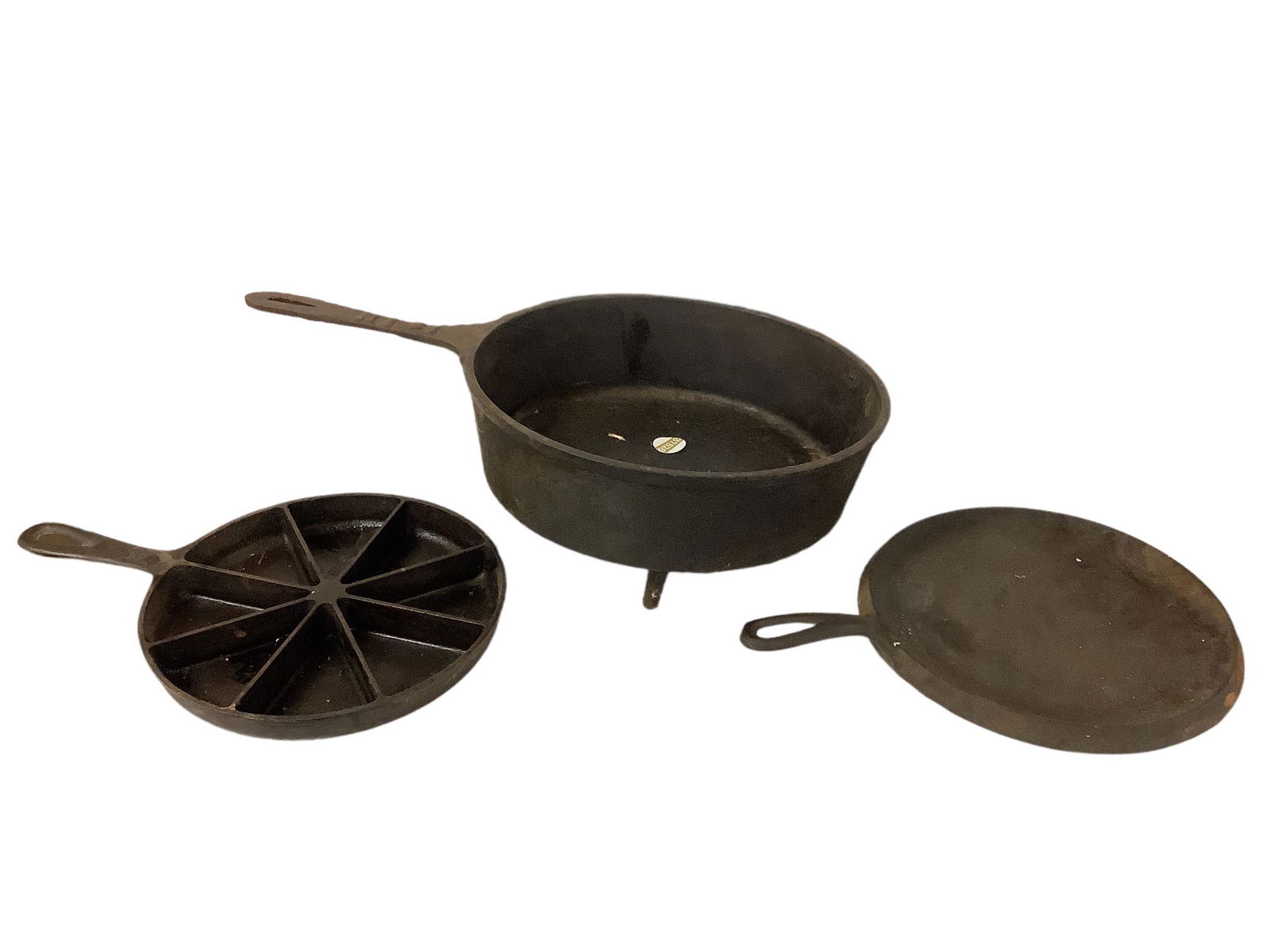 Lot of cast iron items including a footed 12" cast iron skillet, one foot is 1/2" shorter than the (1 of 1)