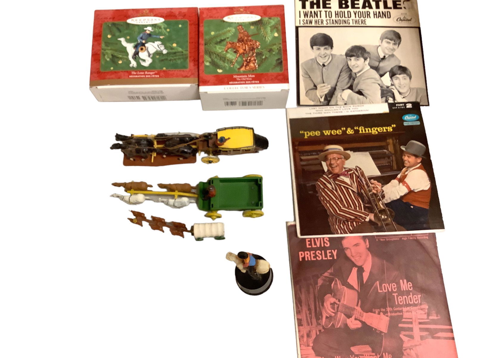 Recodes (3) 45's the Beatles ,pee wee and fingers and Elvis Presley2 Hallmark keepsake ornaments. (1 of 1)