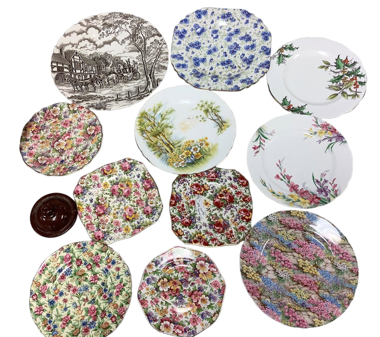 Mixed lot of 12- 11 assorted China plates. Royal Mail, Lord Nelson Ware, Royal Albert, Royal (1 of 3)