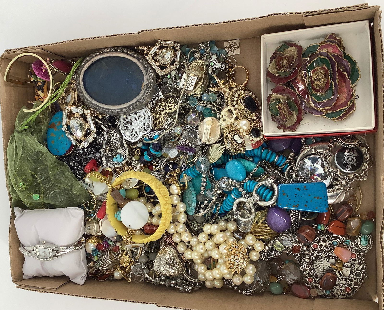 Lot of Fashion and Costume Jewelry & Accessories (1 of 7)