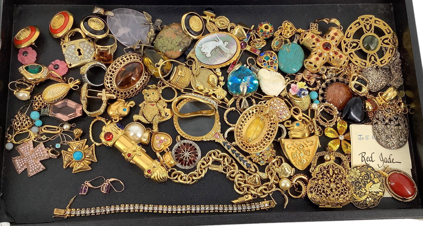 Fantastic Lot Of Modern Jewelry & Accessories (1 of 5)