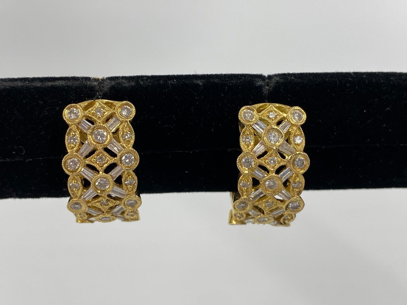 Elegantly 18kt Yellow Gold Diamond Earrings (1 of 2)